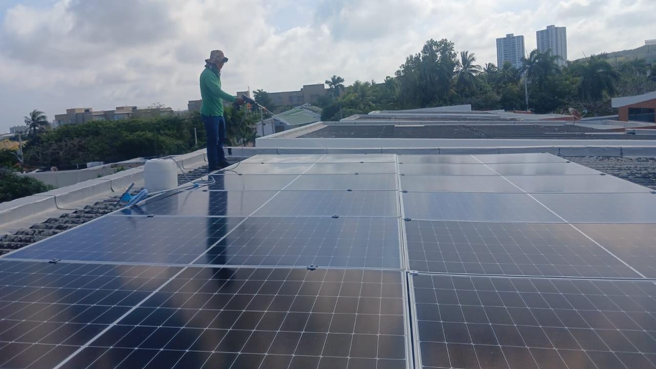 Mantenimiento preventivo de arreglo — instalación de paneles solares en Barranquilla, Atlántico